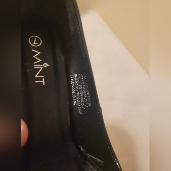 Women's Mint Size 7 Black Heels - Picture 4 of 9